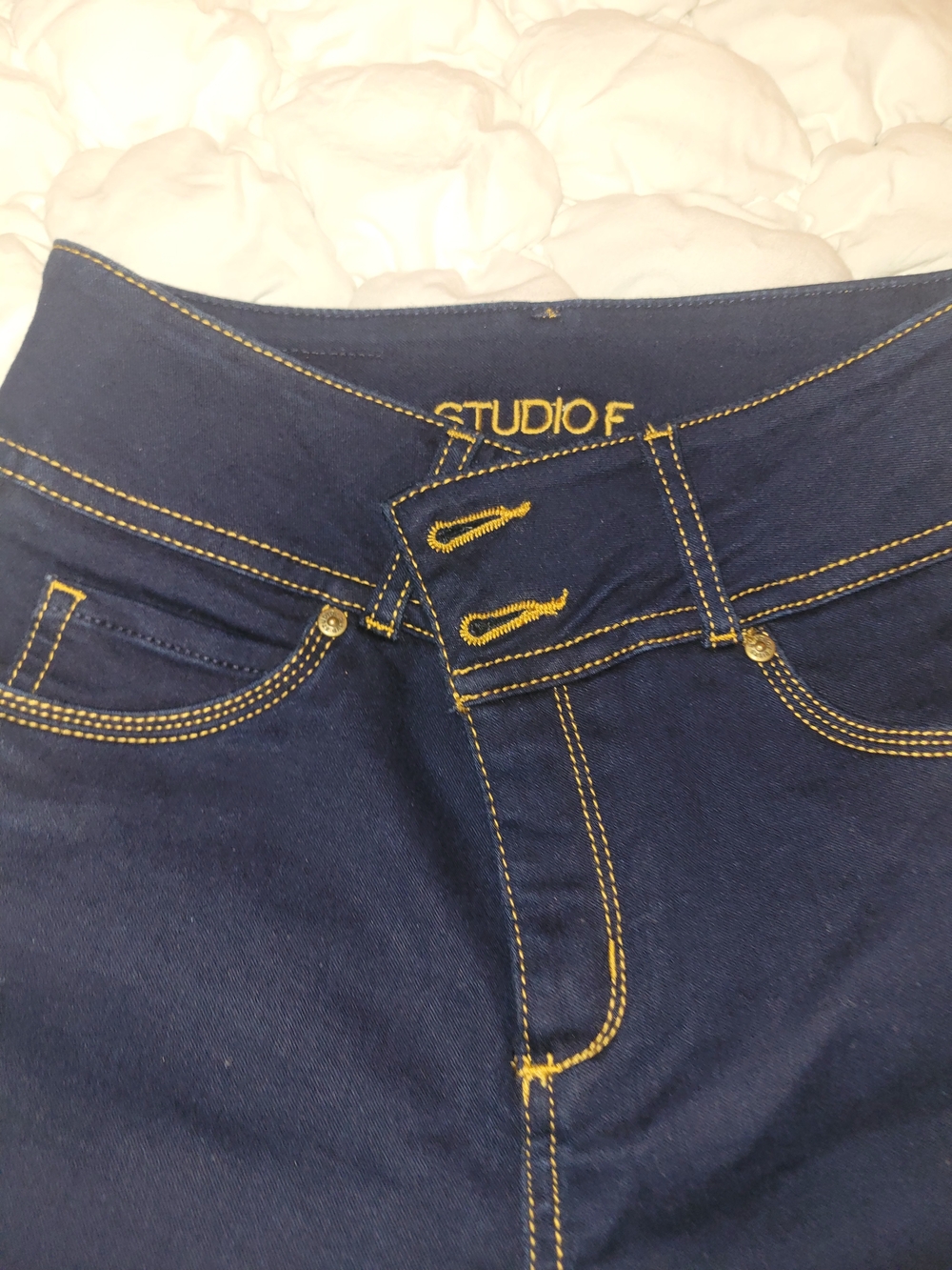 Studio F COLOMBIA High-Waist Dark Blue Jeans with Contrast Stitching